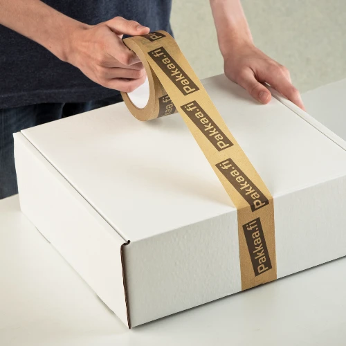 Pakkaa.fi ruskea paperiteippi painatuksella