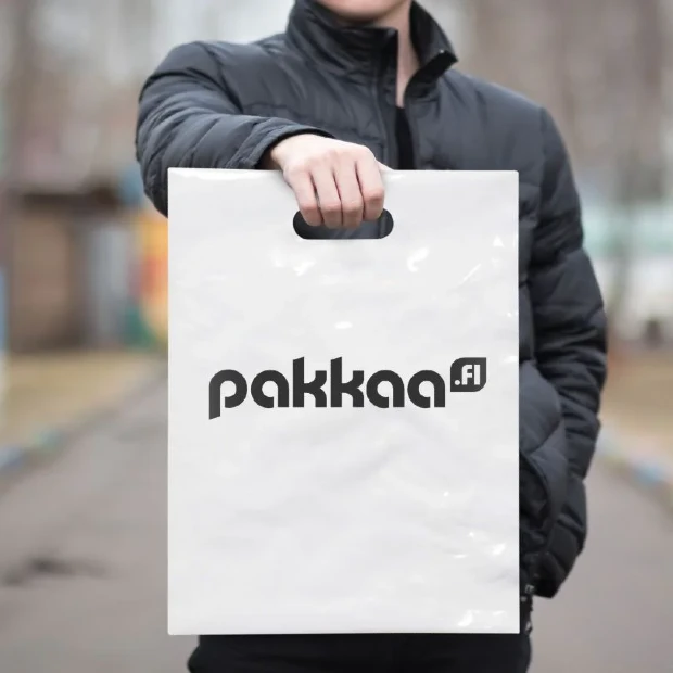 Muovipussit omalla logolla ja painatuksella